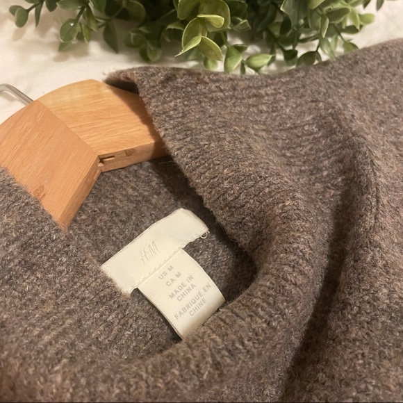 H&M sweater - Picture 3 of 3